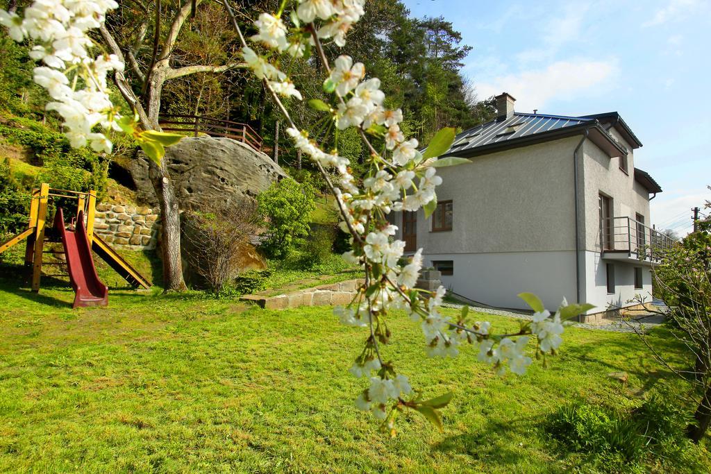 Apartman Pod Skalou V Ceskem Raji Besedice エクステリア 写真